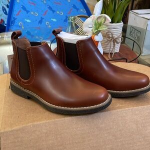 Deer Stags Boy's Zane Chelsea Boot size 2 NWT